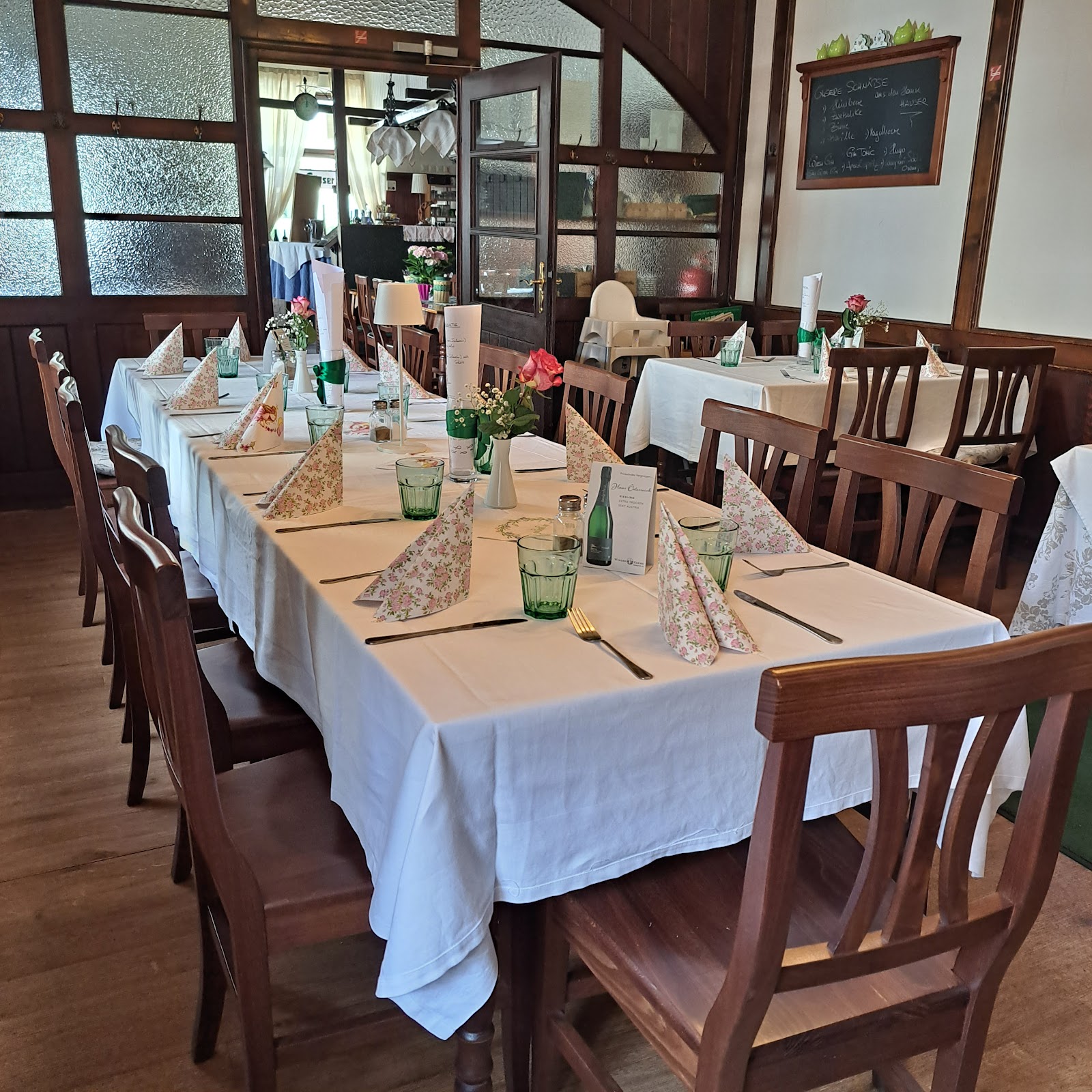 Knuspriges Wiener Schnitzel mit Petersilerdäpfel