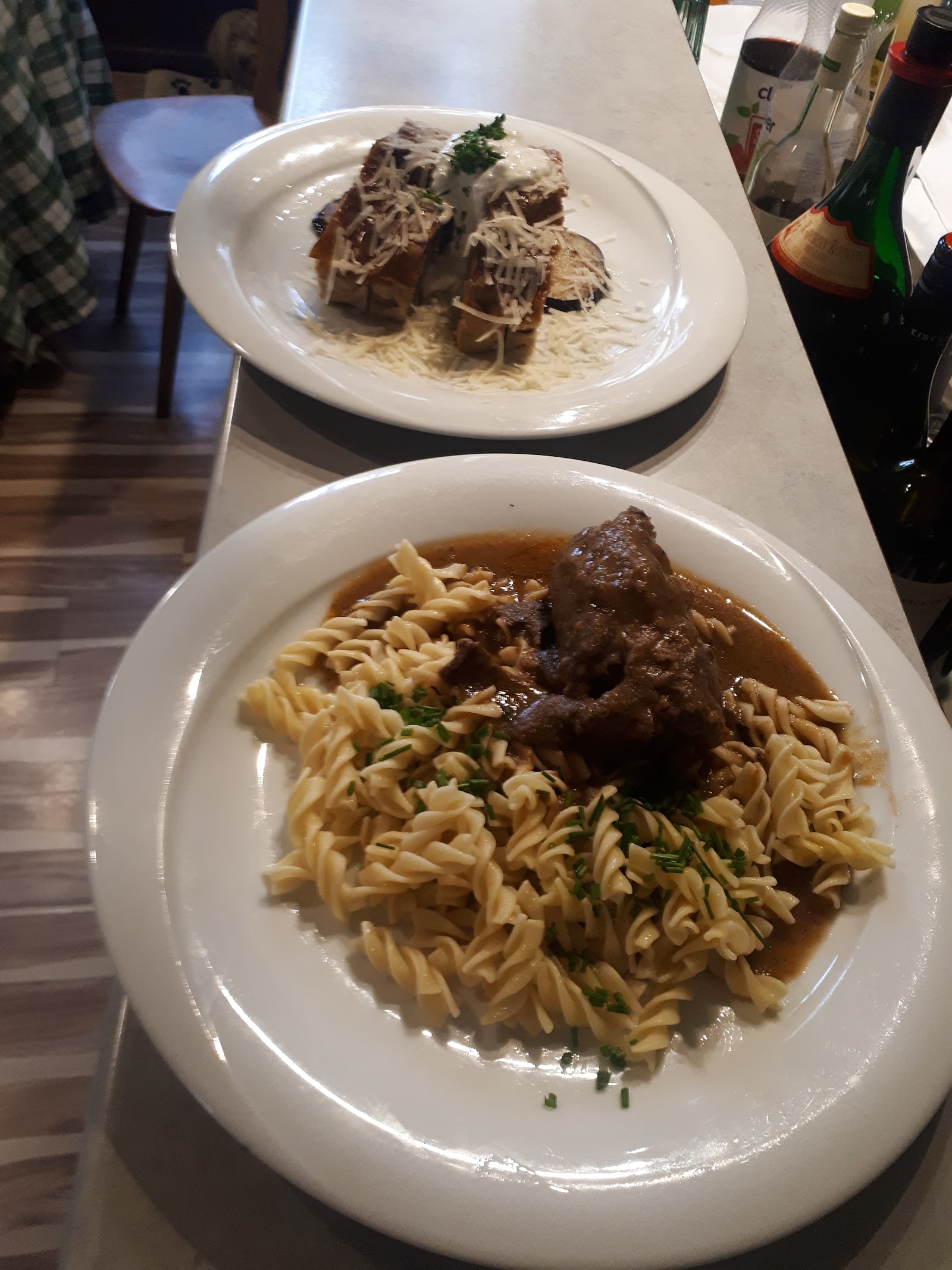 Saftiger Wildschweinbraten mit Serviettenknödel