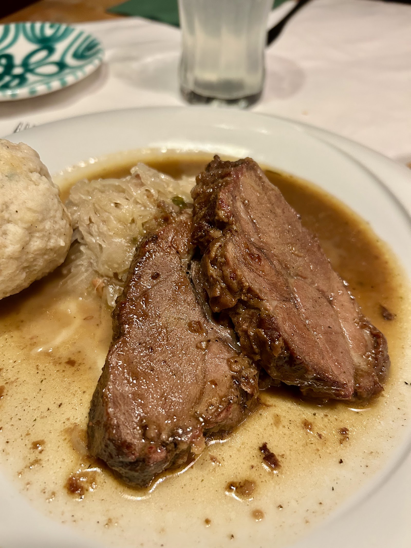 Goldbraunes Backhendl mit Erdäpfelsalat